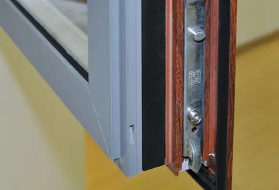 Causes and Solutions for Water Leakage at 90-Degree Corners